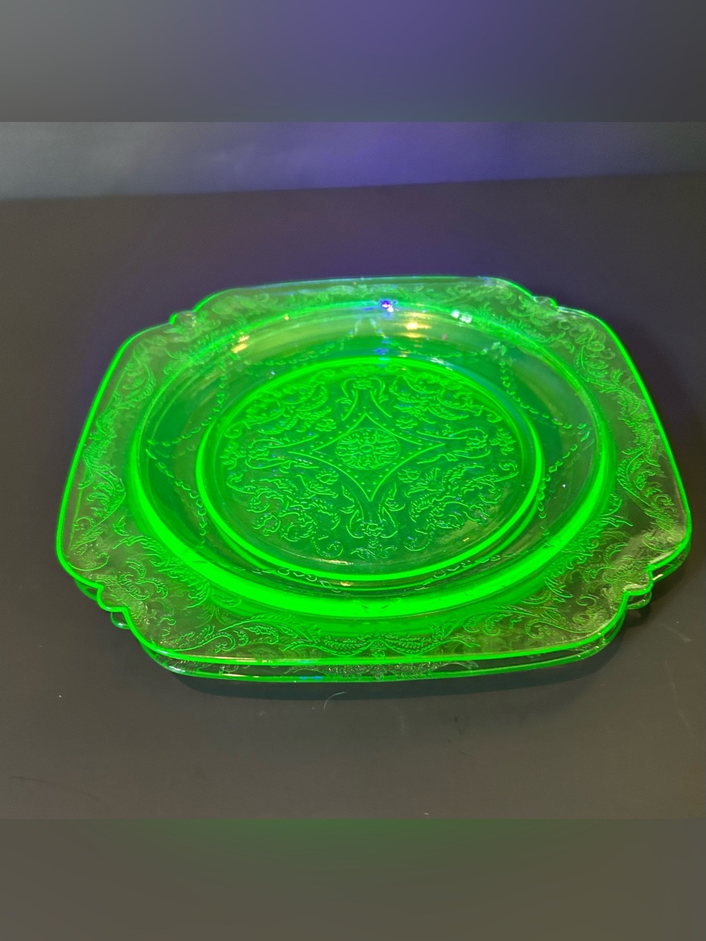 Vintage Green Uranium Federal Glass Dinner Plates Madrid Pattern Set Of 2